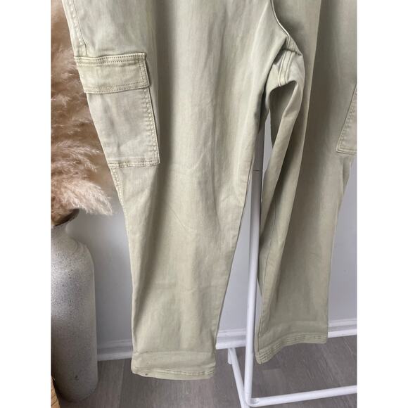 Universal Thread Cargo Boyfriend Jeans Plus 24W Green Olive Utility - Picture 4 of 7